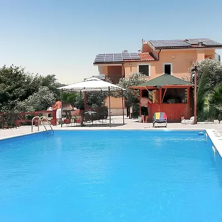 Villa Spacious With Private Pool And Stunning Views Bompensiere